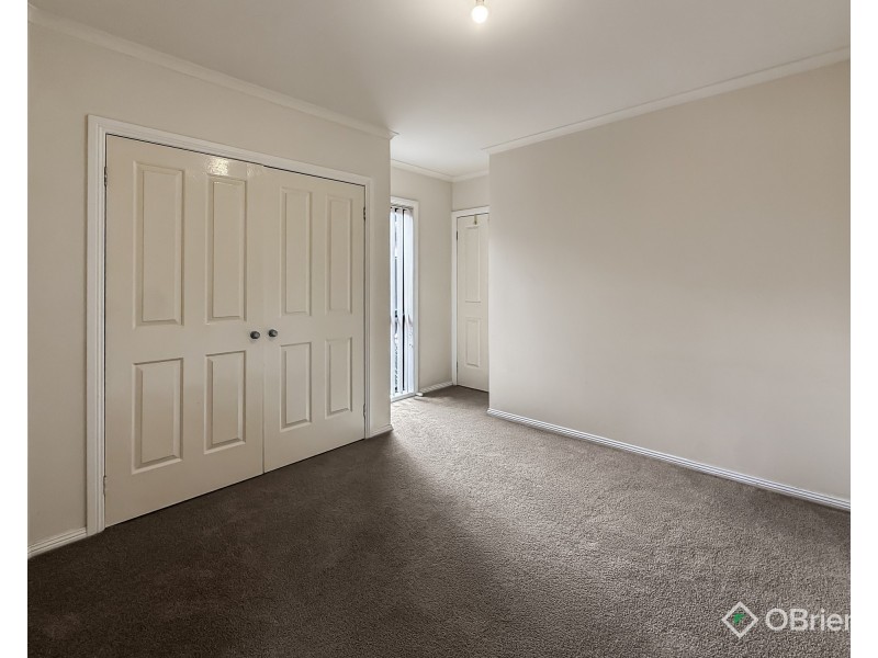 2/2 Wade Street, Drouin VIC 3818