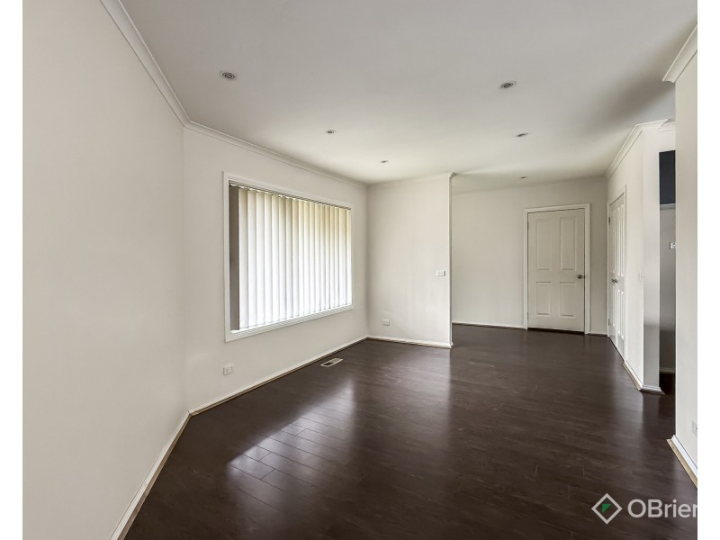 2/2 Wade Street, Drouin VIC 3818