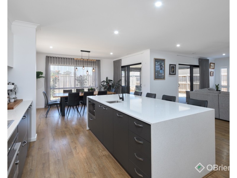 6 Cinnamon Street, Drouin VIC 3818