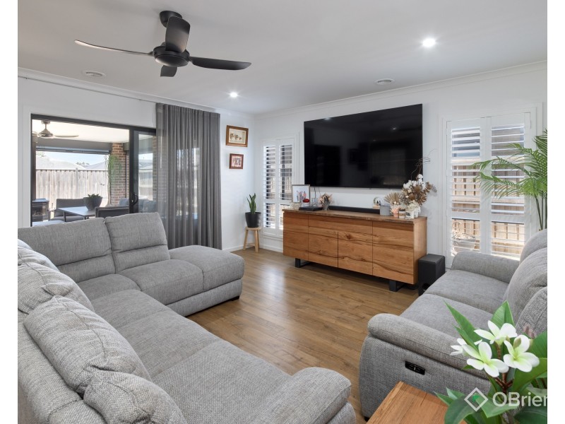 6 Cinnamon Street, Drouin VIC 3818