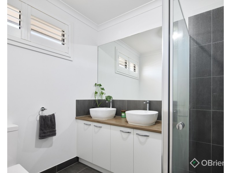 6 Cinnamon Street, Drouin VIC 3818