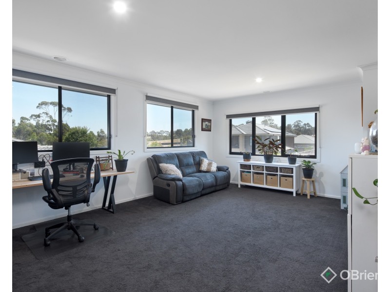 6 Cinnamon Street, Drouin VIC 3818