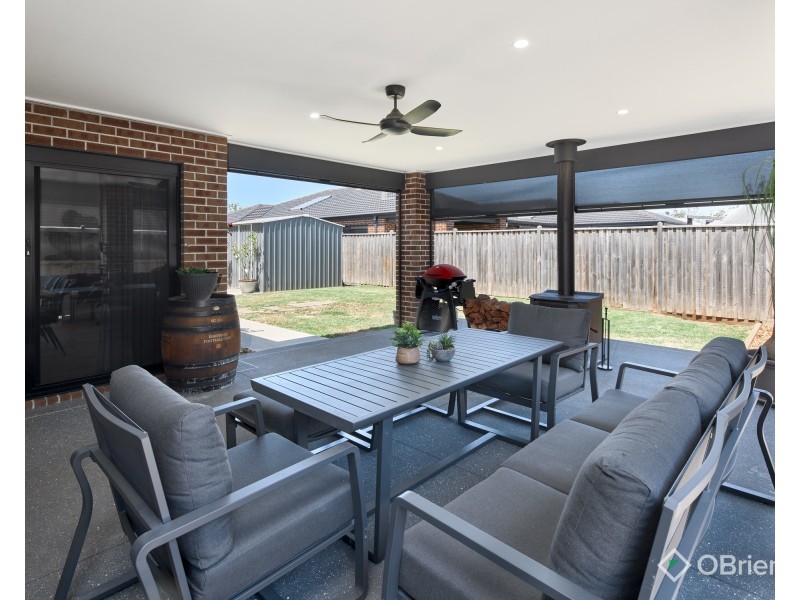 6 Cinnamon Street, Drouin VIC 3818