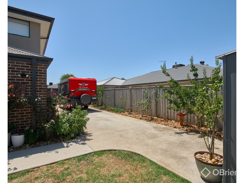 6 Cinnamon Street, Drouin VIC 3818