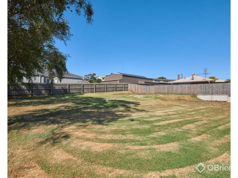 17 Vivian Court, Drouin VIC 3818