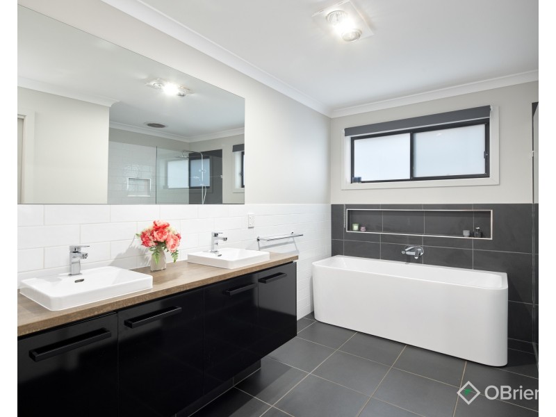 19 Timbertop Crescent, Drouin VIC 3818