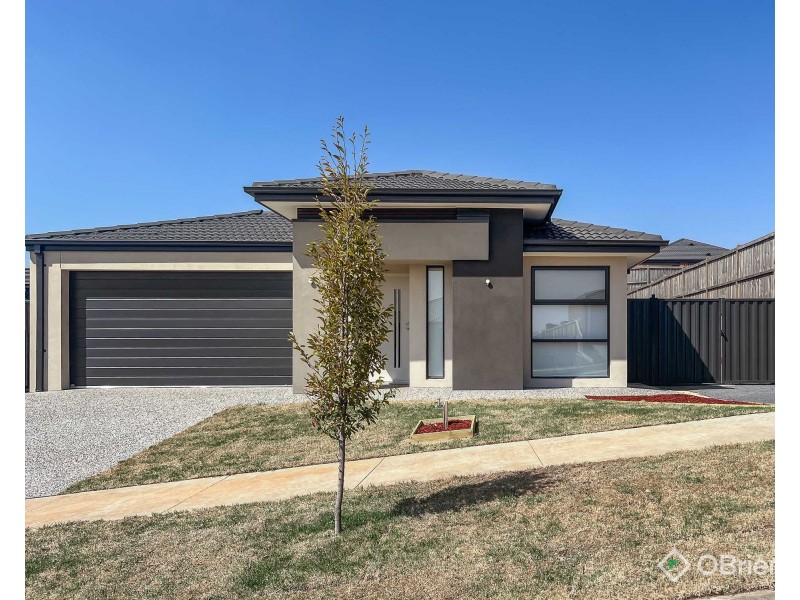 8 Royston Avenue, Warragul VIC 3820