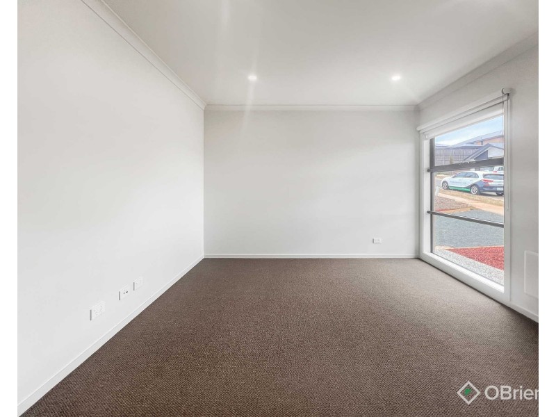 8 Royston Avenue, Warragul VIC 3820