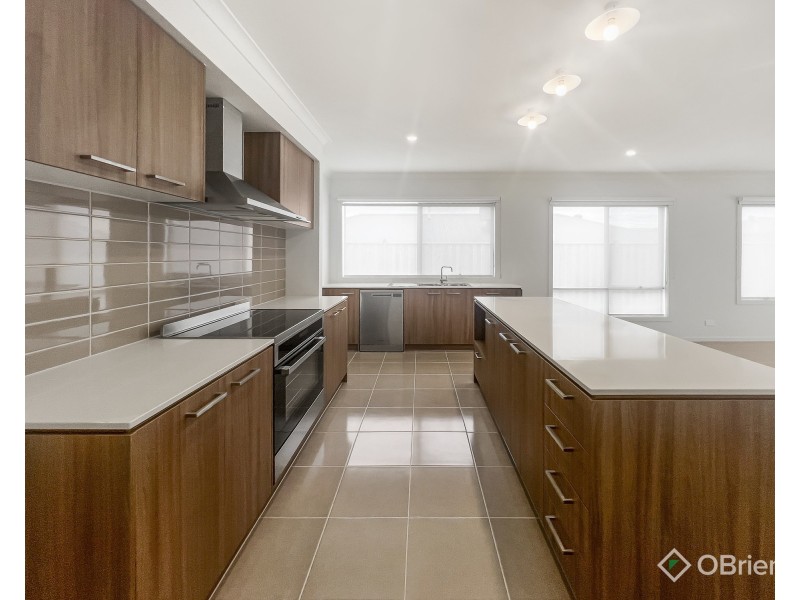 8 Royston Avenue, Warragul VIC 3820