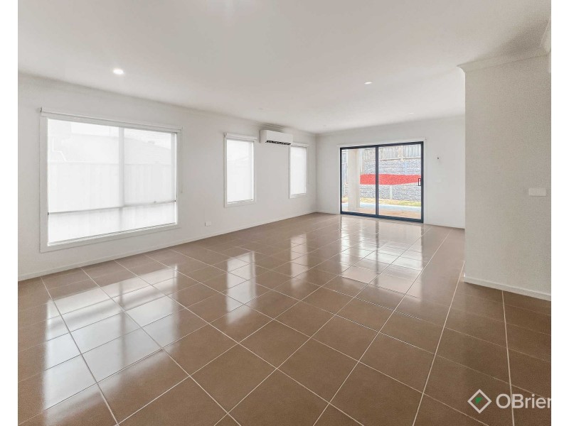 8 Royston Avenue, Warragul VIC 3820