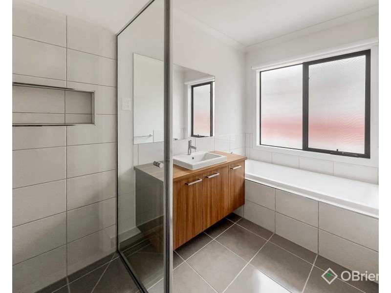 8 Royston Avenue, Warragul VIC 3820