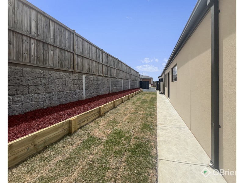 8 Royston Avenue, Warragul VIC 3820