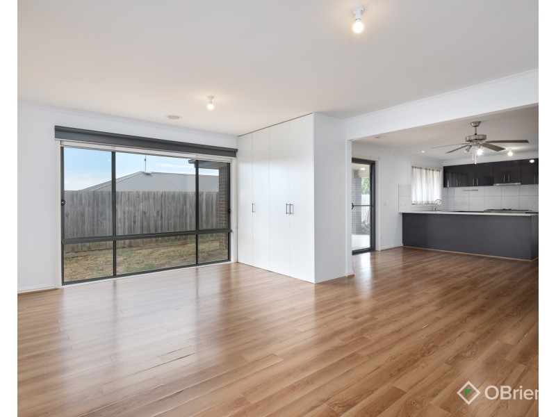 12 Berta Rise, Drouin VIC 3818