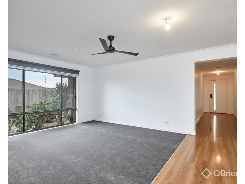 12 Berta Rise, Drouin VIC 3818