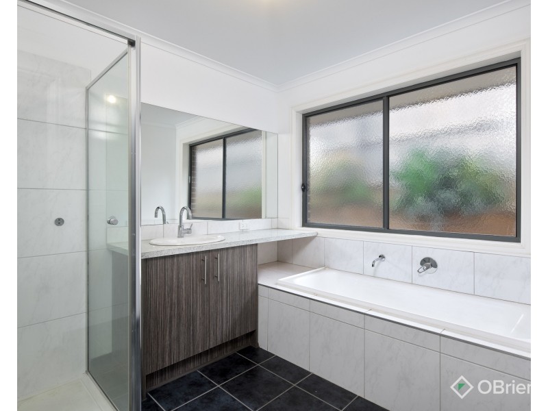 12 Berta Rise, Drouin VIC 3818