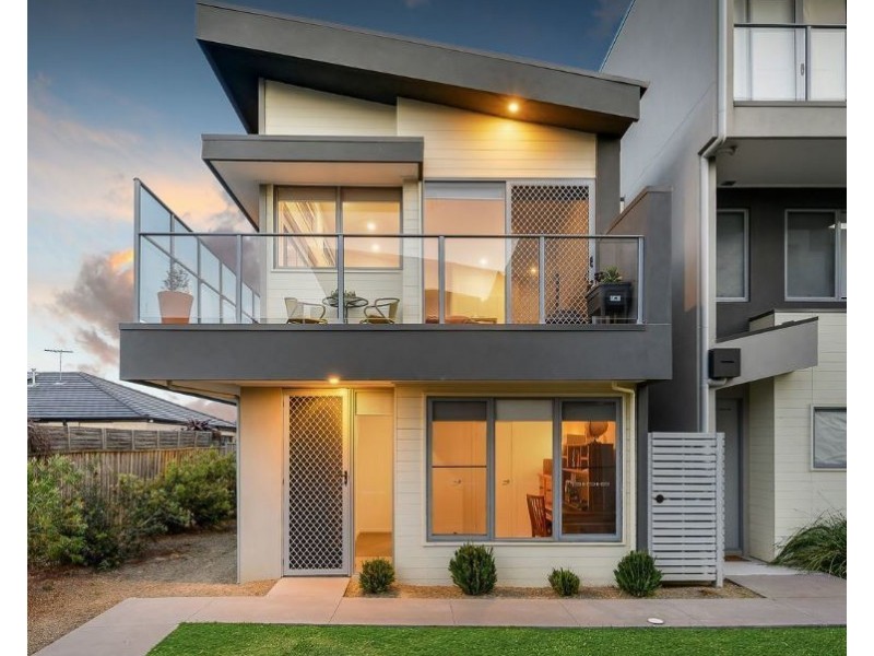 48 Topal Drive, Officer VIC 3809