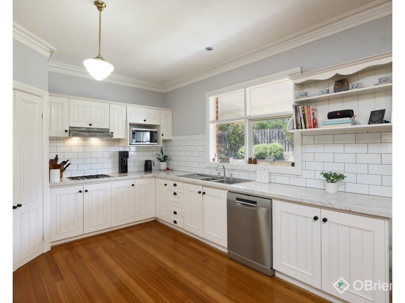 2 Romano Court, Drouin VIC 3818