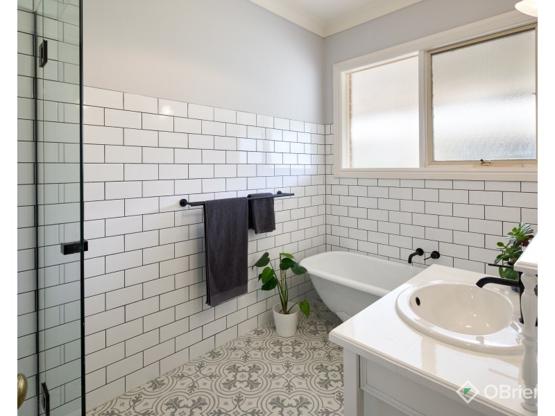 2 Romano Court, Drouin VIC 3818