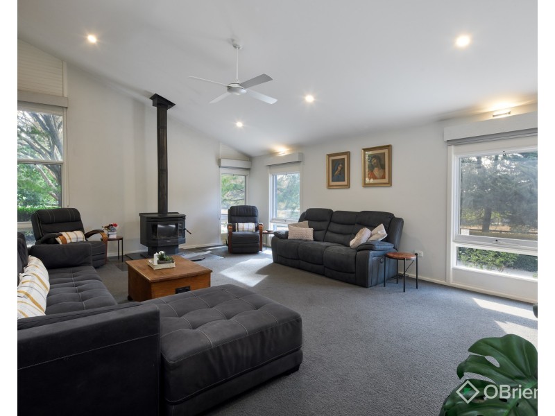 30 Mont Albert Road, Garfield VIC 3814