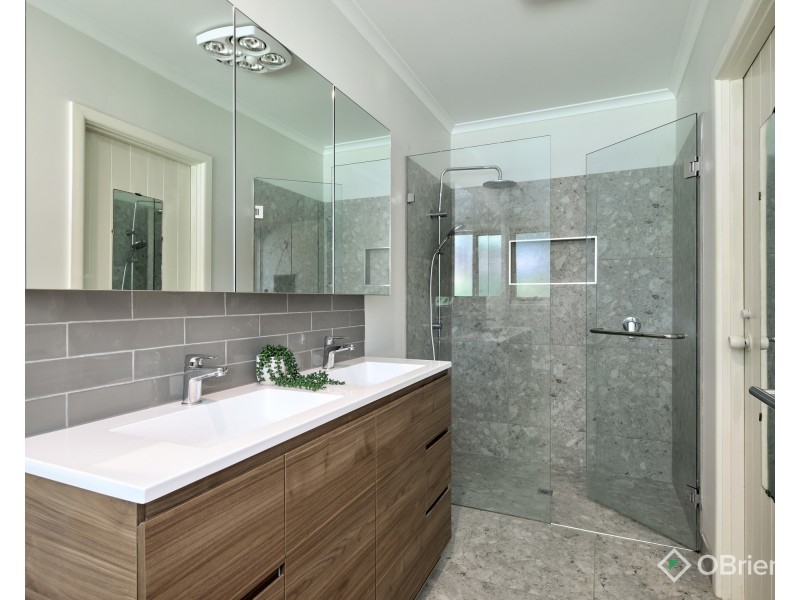 30 Mont Albert Road, Garfield VIC 3814