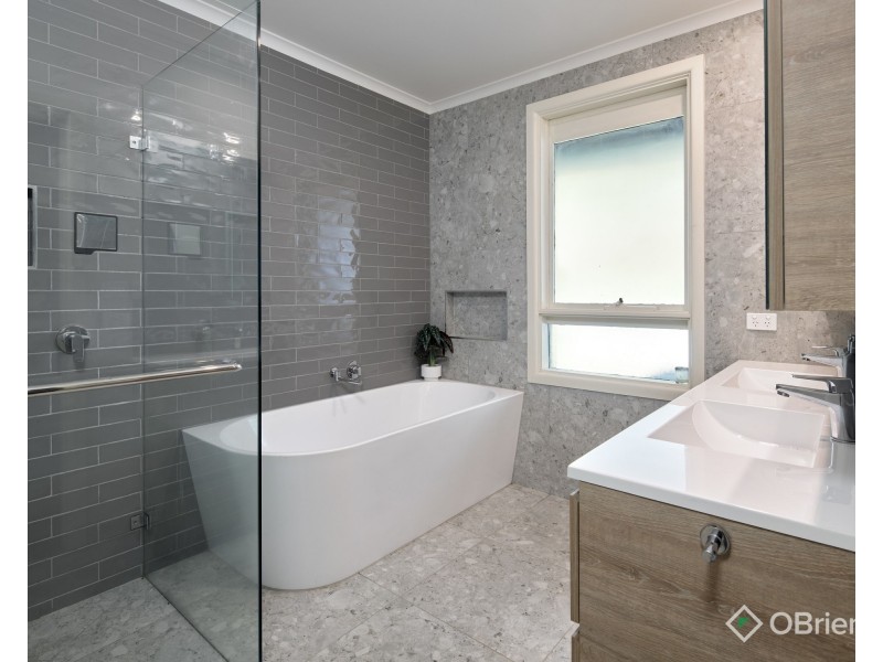 30 Mont Albert Road, Garfield VIC 3814