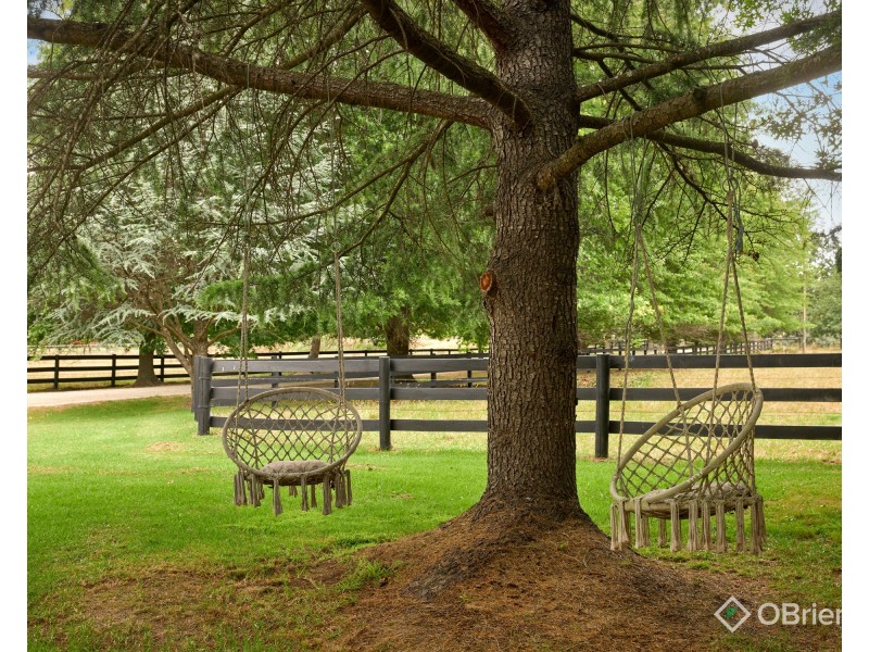 30 Mont Albert Road, Garfield VIC 3814