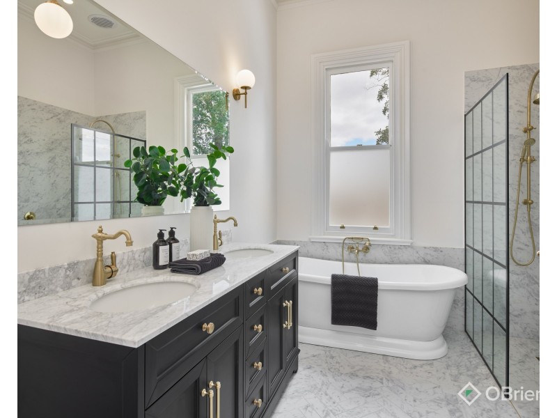 1 Charlwood Court, Drouin VIC 3818