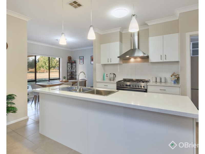 17 Drovers Close, Drouin VIC 3818