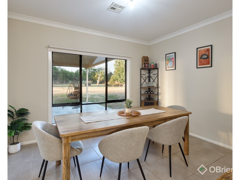 17 Drovers Close, Drouin VIC 3818