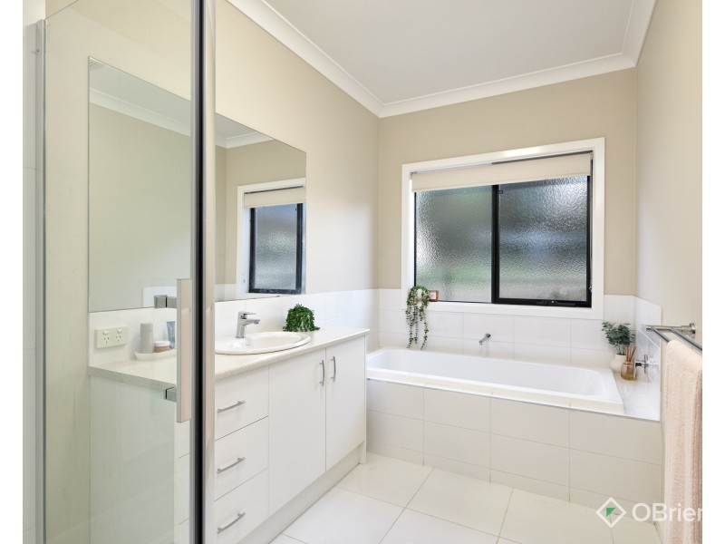 17 Drovers Close, Drouin VIC 3818