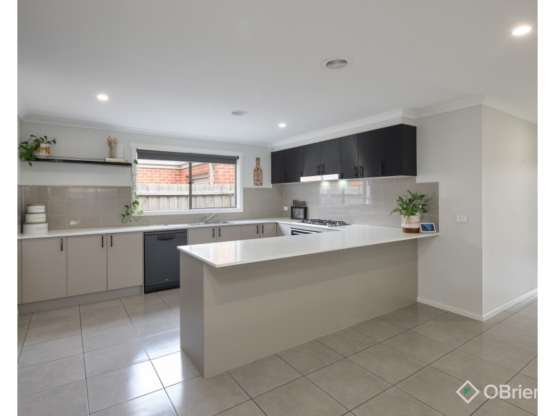 8 Gaslight Street, Longwarry VIC 3816