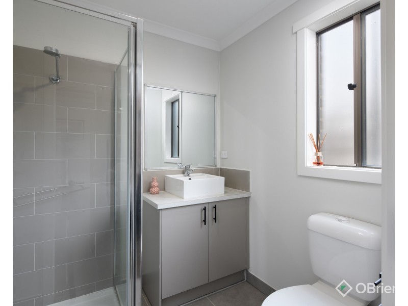 8 Gaslight Street, Longwarry VIC 3816