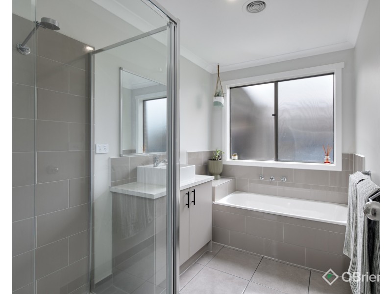 8 Gaslight Street, Longwarry VIC 3816