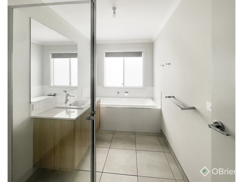 11 Newton Avenue, Warragul VIC 3820