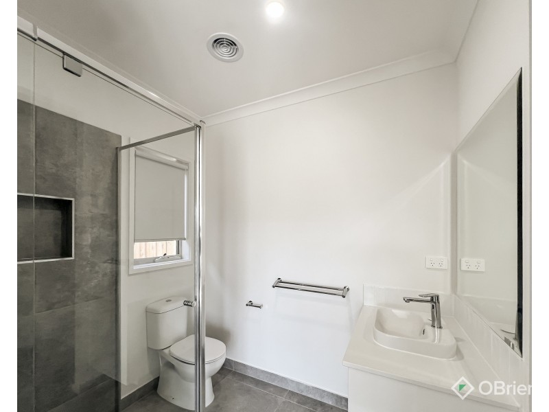 6 Snows Hill Avenue, Warragul VIC 3820