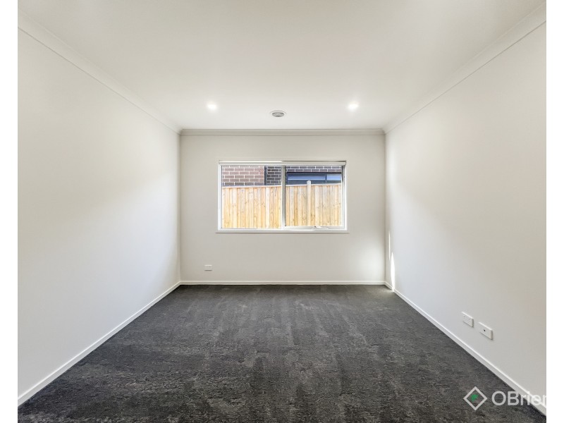 6 Snows Hill Avenue, Warragul VIC 3820