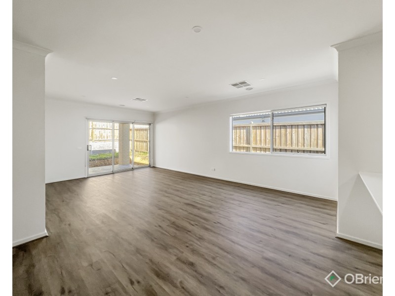 6 Snows Hill Avenue, Warragul VIC 3820