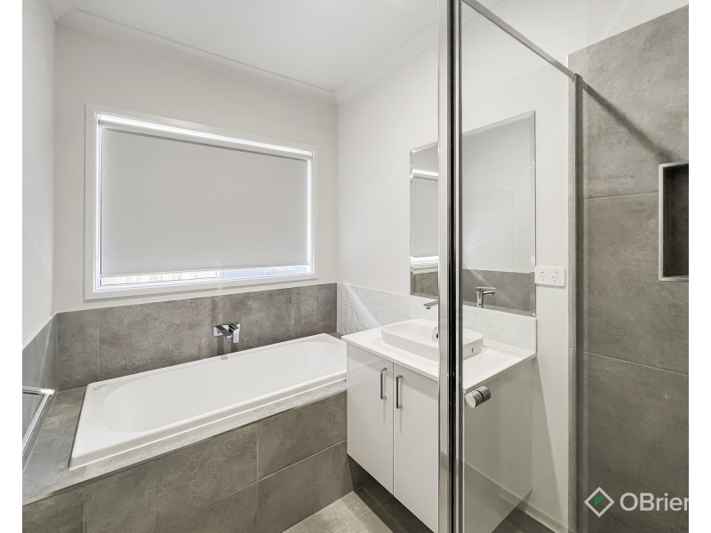 6 Snows Hill Avenue, Warragul VIC 3820