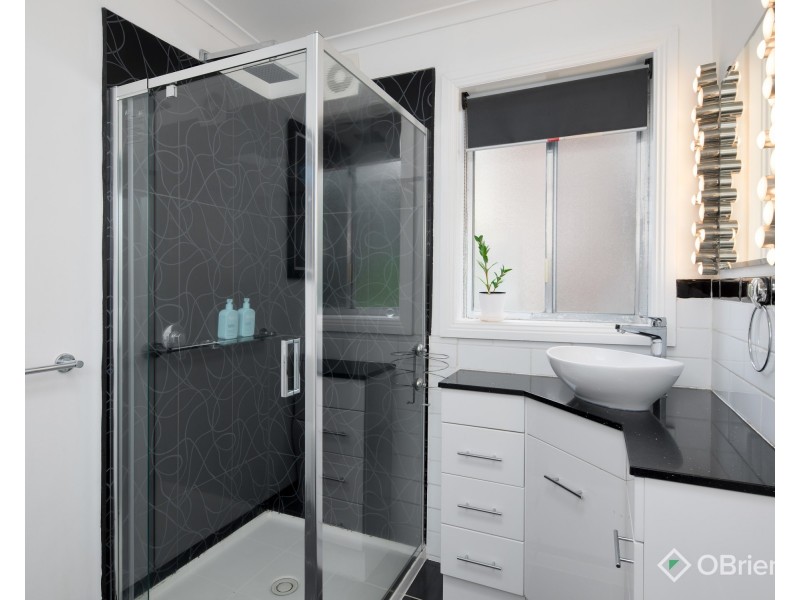 35 Smallburn Avenue, Newborough VIC 3825