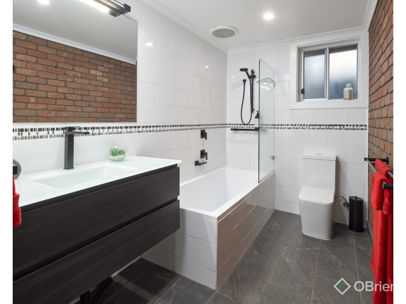 35 Smallburn Avenue, Newborough VIC 3825