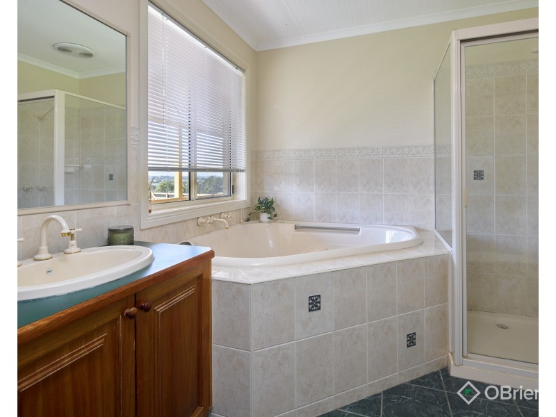 2/4 Larkones Court, Warragul VIC 3820