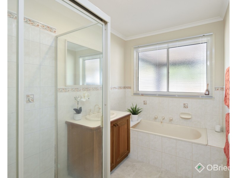 2/4 Larkones Court, Warragul VIC 3820