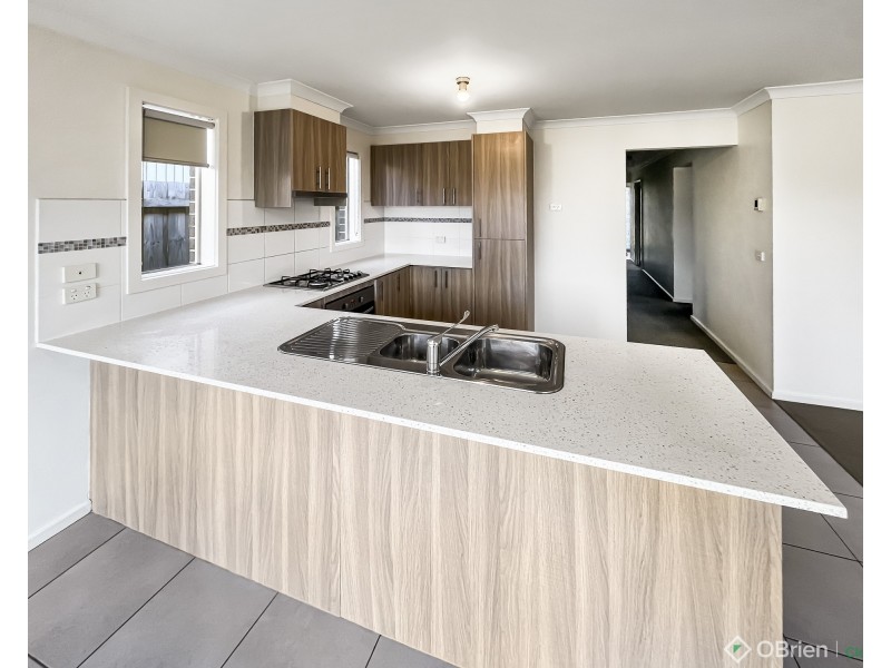 17 Shakespeare Court, Drouin VIC 3818