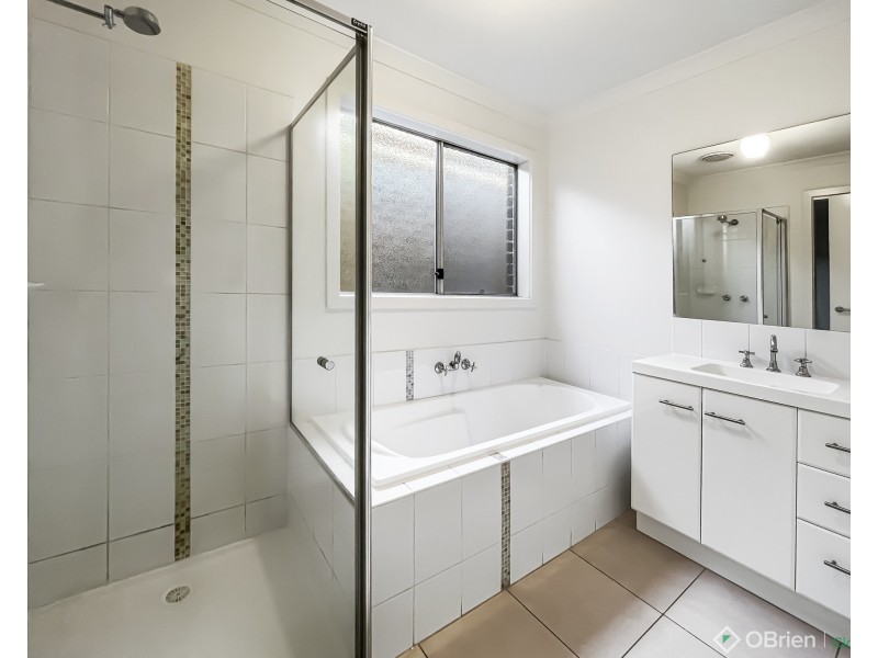 17 Shakespeare Court, Drouin VIC 3818