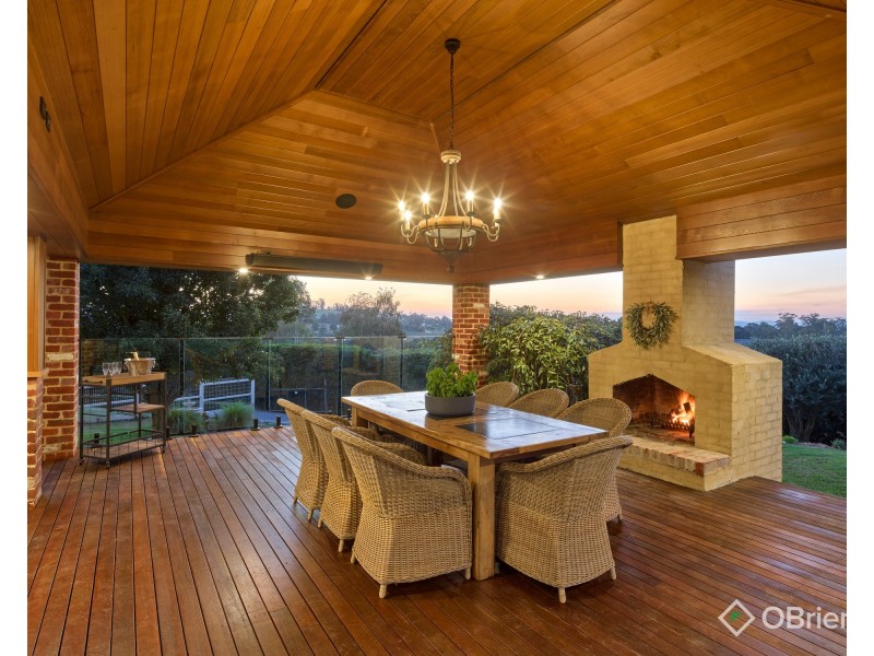 16 Patison Court, Drouin VIC 3818