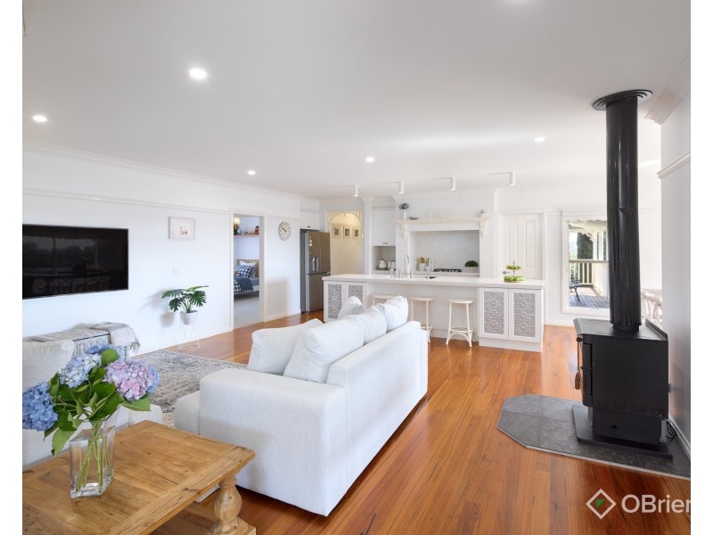 16 Patison Court, Drouin VIC 3818