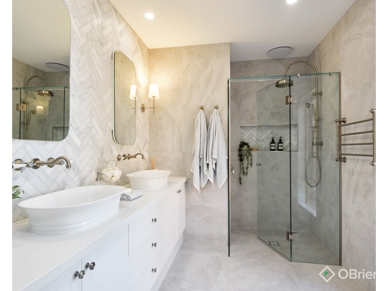 16 Patison Court, Drouin VIC 3818