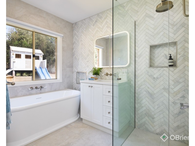 16 Patison Court, Drouin VIC 3818