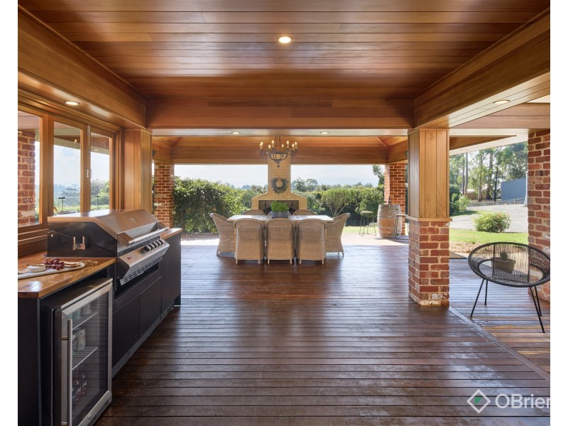 16 Patison Court, Drouin VIC 3818