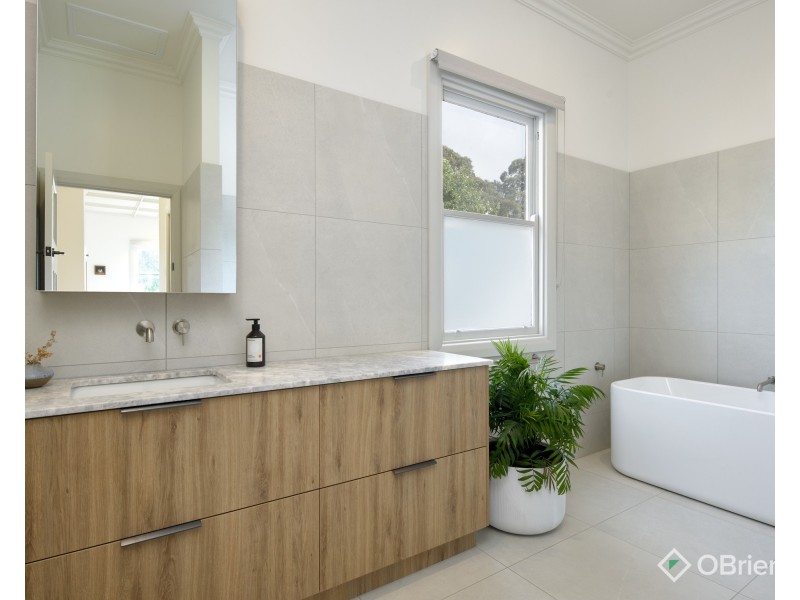 17 Hallyburton Grove, Warragul VIC 3820